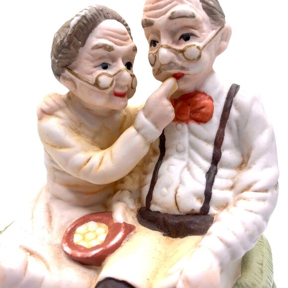 VTG Da Vinci Happy Marriage Grandma Shares Cookies Grandpa Growing Decor Figures - Picture 2 of 7